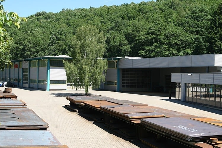 Produktionshalle Blick auf die Produktionshalle in der die Stahlzuschnitte hergestellt werden.